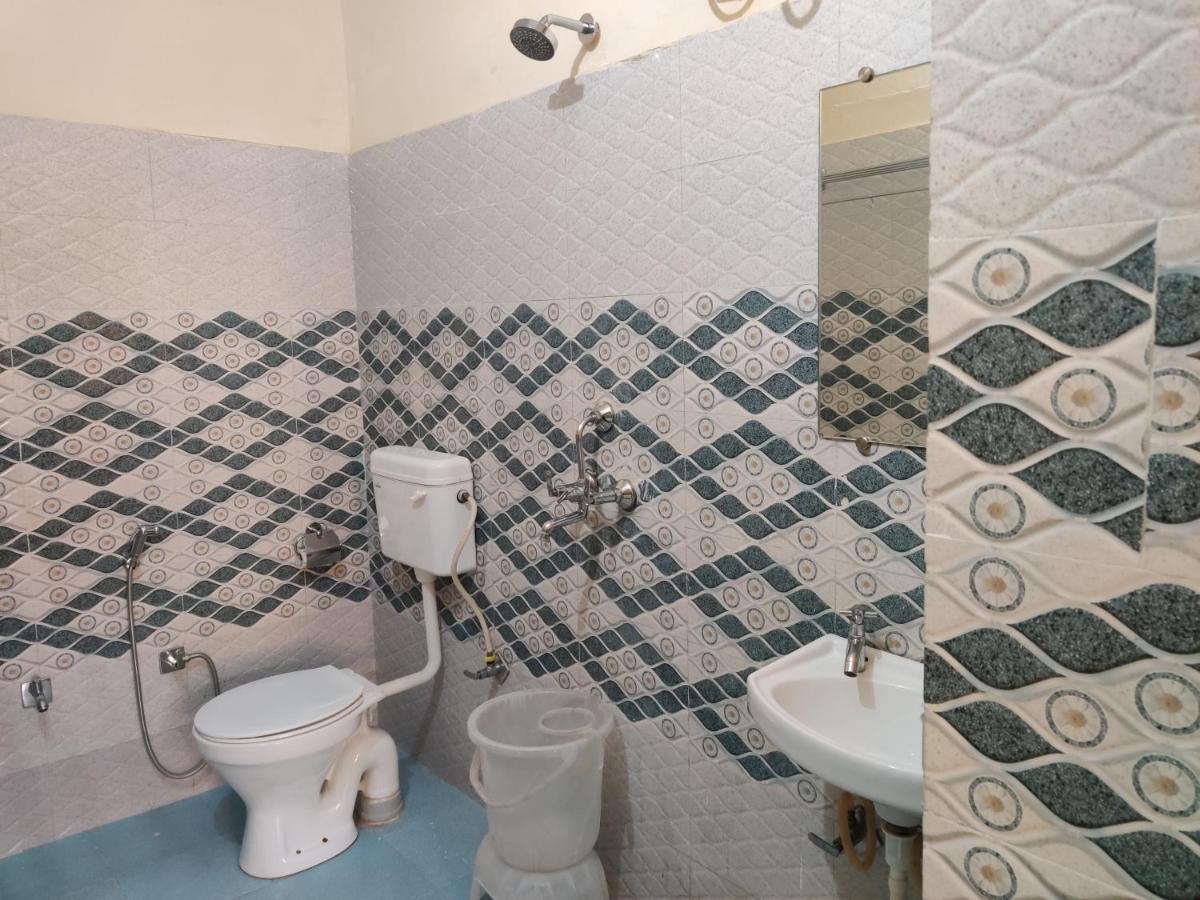 Mvt Guesthouse & Restaurant Rishīkesh المظهر الخارجي الصورة